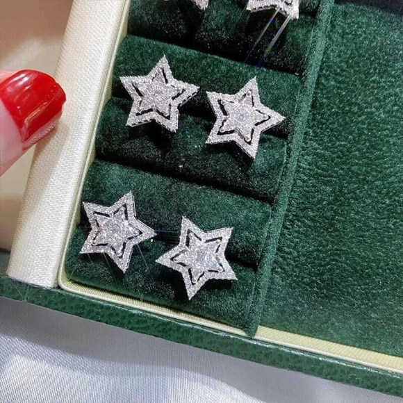 NEW 18k White Gold Diamond Star Stud Earrings - Picture 4 of 5